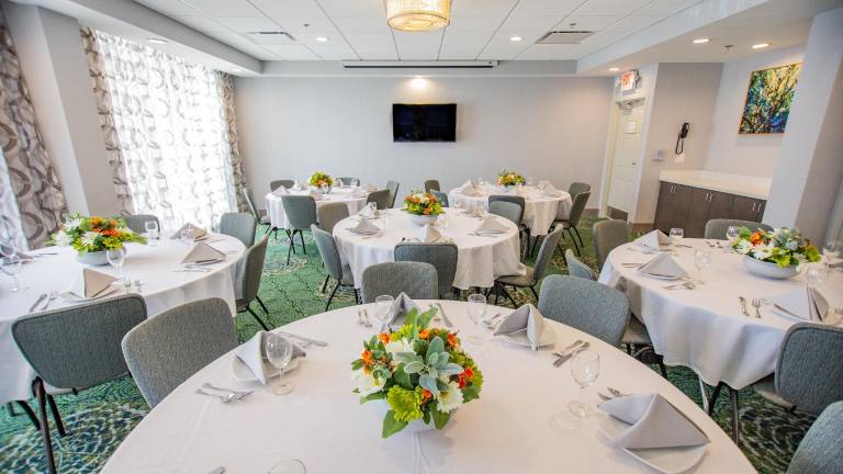 Holiday Inn Knoxville N - Merchant Drive By IHG — photo 4