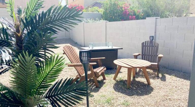 Modern Townhouse in Tempe Near Arizona State University with Fast Wi-Fi & Free Parking for Cozy Stay in Tempe, AZ