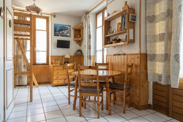 Holiday apartment with grill & fast internet | City view in Combloux