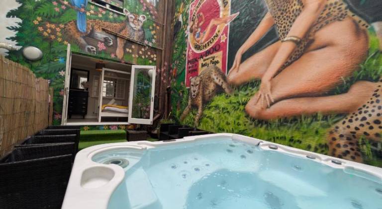 Vacation home with jacuzzi | Next to the beach | Pets allowed in Brighton