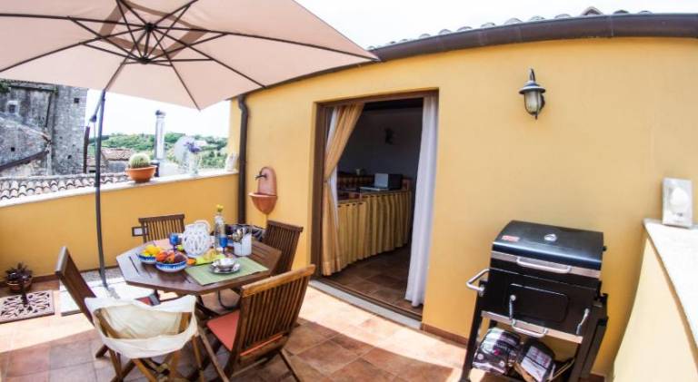 Holiday apartment with barbecue & terrace in Rodi Garganico