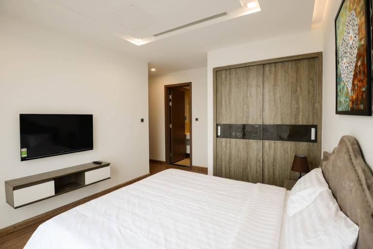 Apartment with hot tub & pool | Perfect for remote work in Hanoi