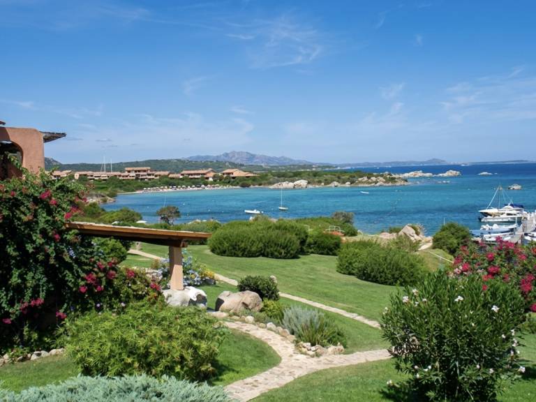 Holiday apartment with pool & patio | Water view — photo 3