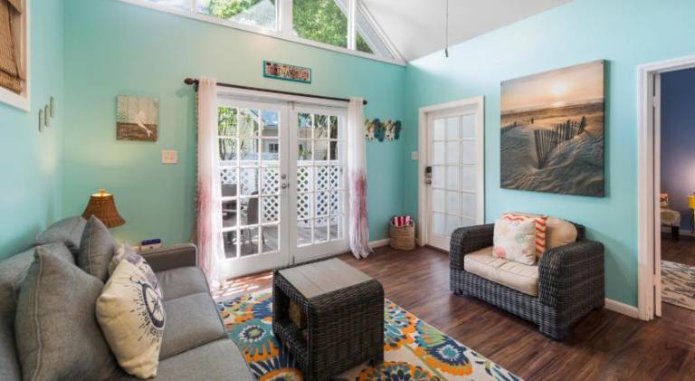 Pleasant vacation home with pool | Next to Southernmost Point | Pets allowed — photo 2