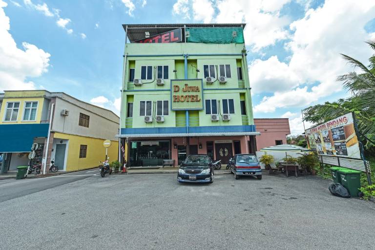 Suite Triple for Group & Family Stay