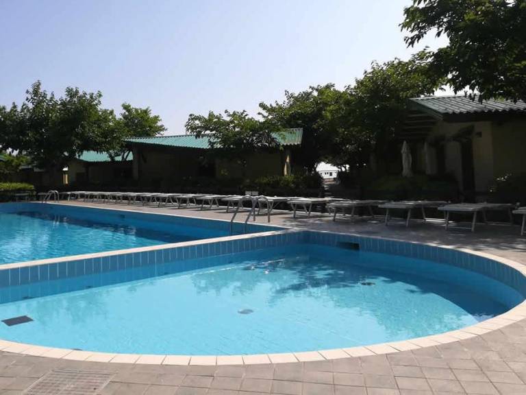 Family-oriented nice vacation home with terrace & pool | Next to the beach | Pets allowed — photo 2