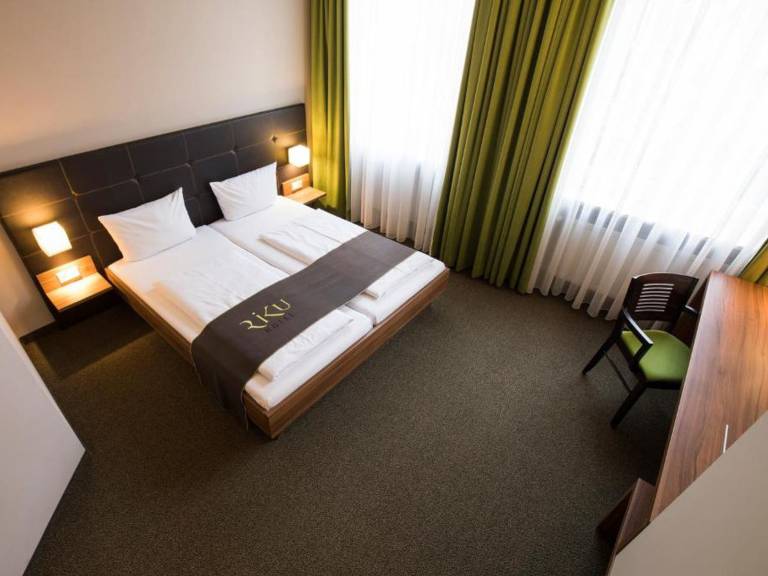 Doppelzimmer mit Dusche und WC 16 qm