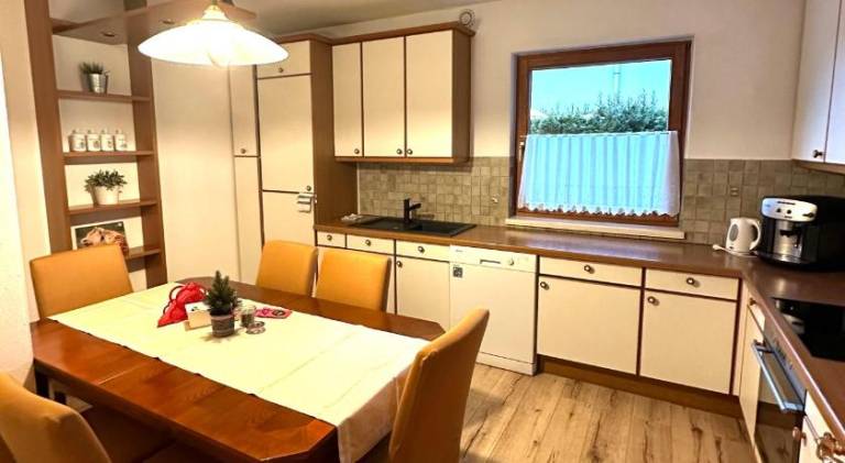 Rental apartment with patio, barbeque & garden — photo 3