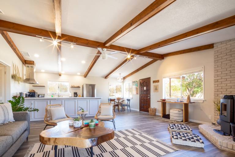 Children-friendly house with barbeque & jacuzzi | Mountain view | Pets allowed — photo 3