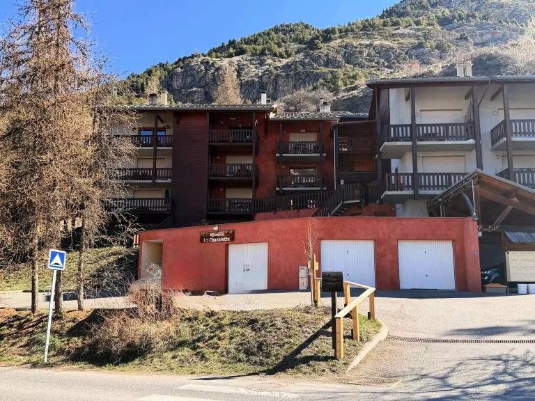 Studio with patio in Vars