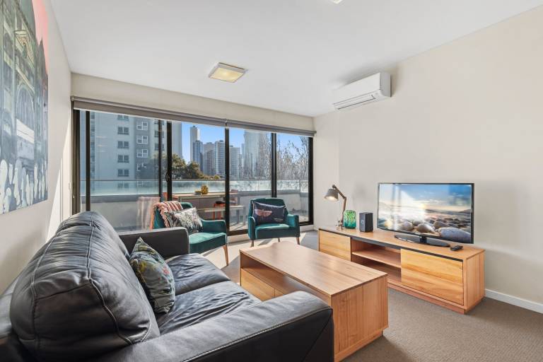 Chic Inner City Convenience with Secure Parking