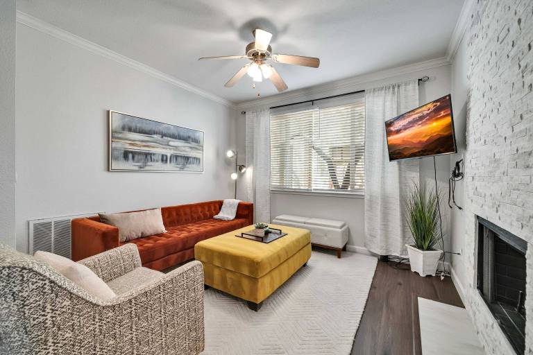 Vibrant Scottsdale Condo w Community Pool Access