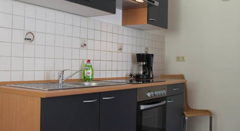 Rental apartment with patio, barbeque & garden — photo 2