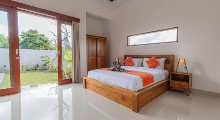 Villa with pool & jacuzzi — photo 2