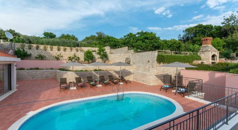 Apartment with pool in Konavle