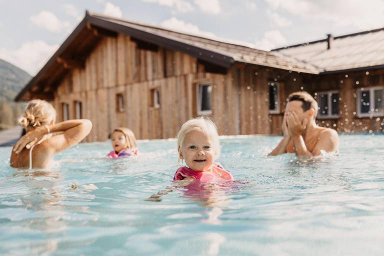 Children-friendly lovely aparthotel with barbeque, pool & jacuzzi | Suitable for remote work | Pets are welcome — photo 3