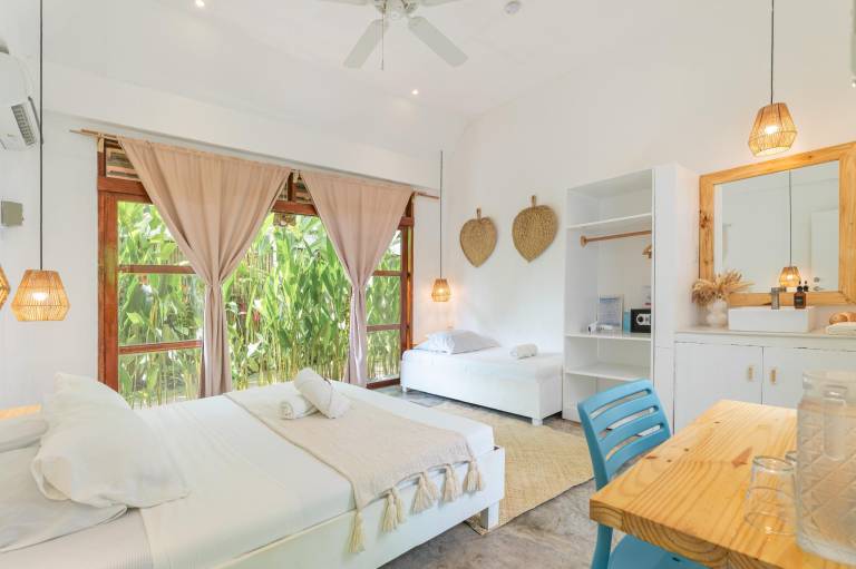 Nice holiday apartment with grill, yard & pool | Pets are welcome — photo 2