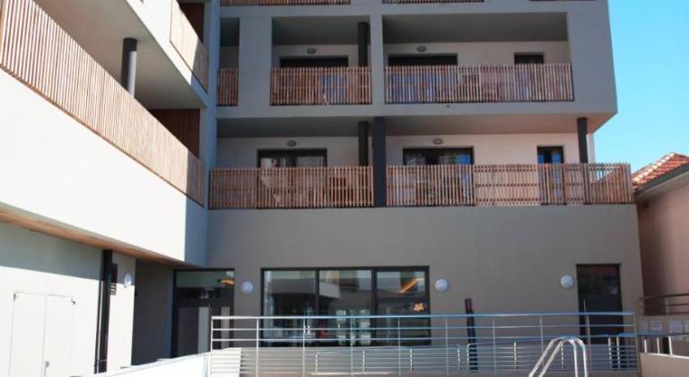 Holiday apartment with terrace & pool — photo 5