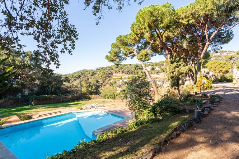 Apartment 'Loft Cala Canyelles' with Shared Pool, Wi-Fi and Air Conditioning in Tossa de Mar