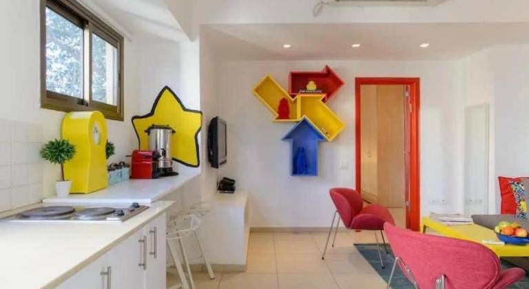 ART style apt steps from Hilton beach Tel Aviv — photo 2