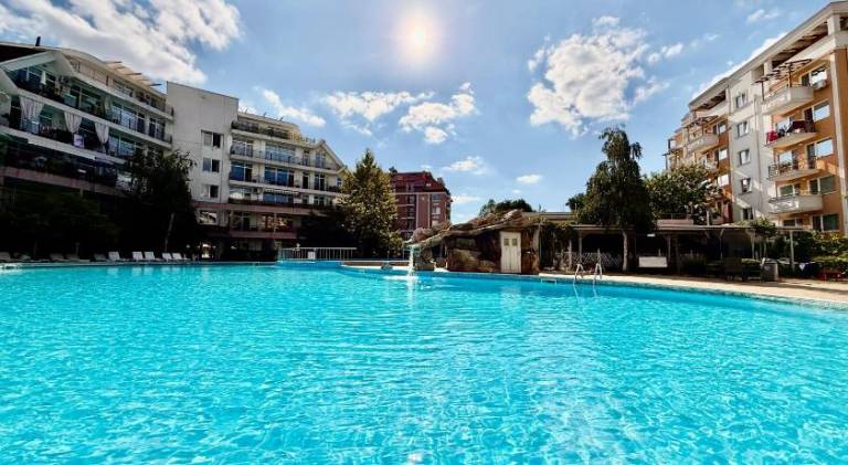 Charming 2-bed flat with pool view in Sunny Beach, Bulgaria — photo 3