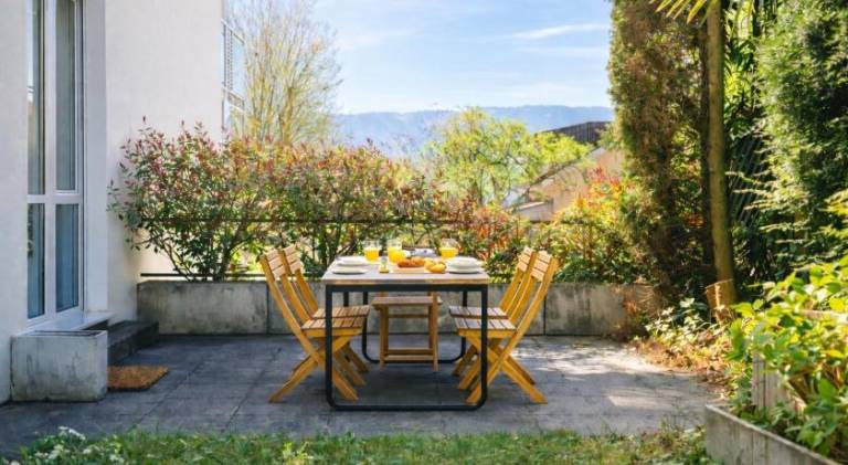 Lovely rental apartment with patio | Pet-friendly — photo 4