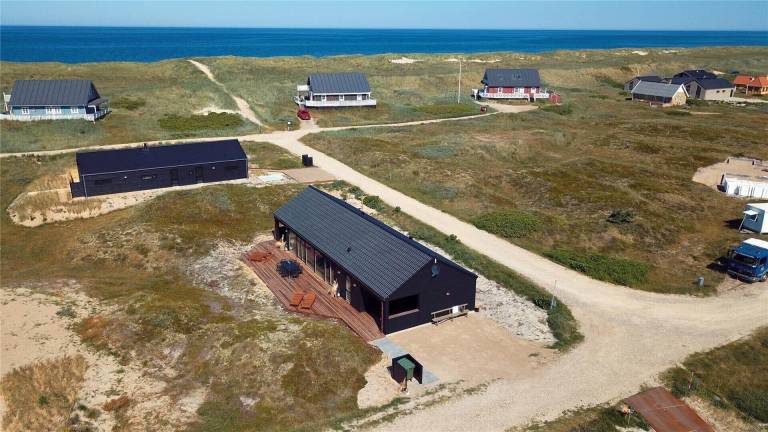Fully equipped vacation home with hot tub, barbecue & terrace | Beach nearby | Dogs allowed — photo 3