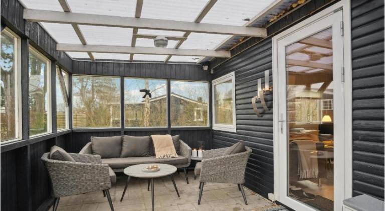 Vacation home | Beach nearby | Pets are welcome — photo 2