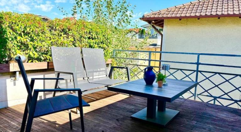 Apartment with patio — photo 4