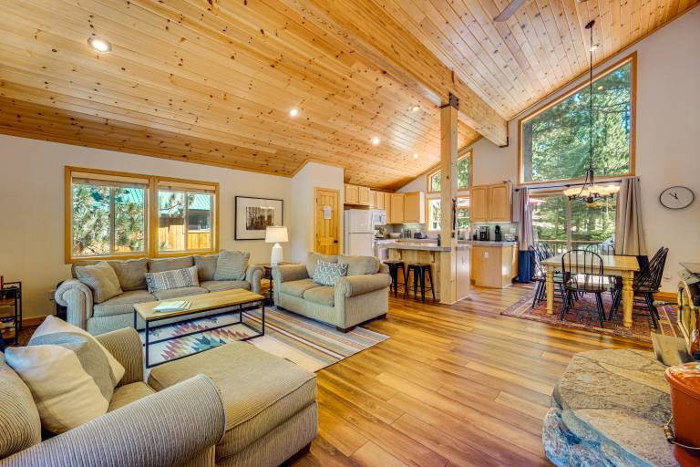 Sunny Cabin: 1 Mi to Tahoe Donner Resort! — photo 5