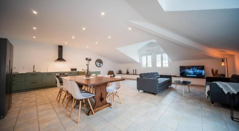Nice serviced apartment with pool, patio & BBQ | Dogs allowed — photo 3