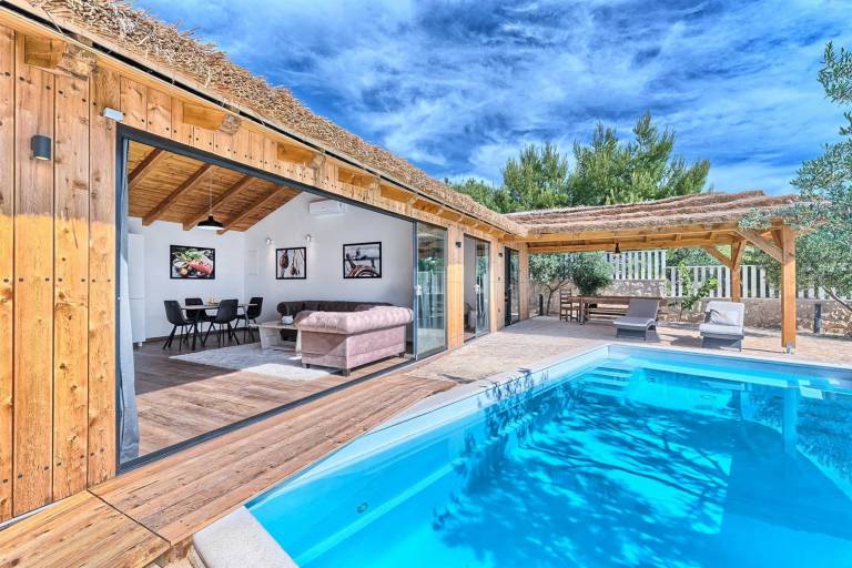 Beachfront Villa New Horizons III — photo 4