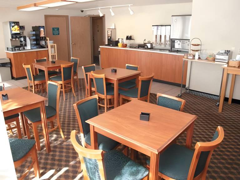 Quality Inn & Suites Albany Corvallis — photo 2