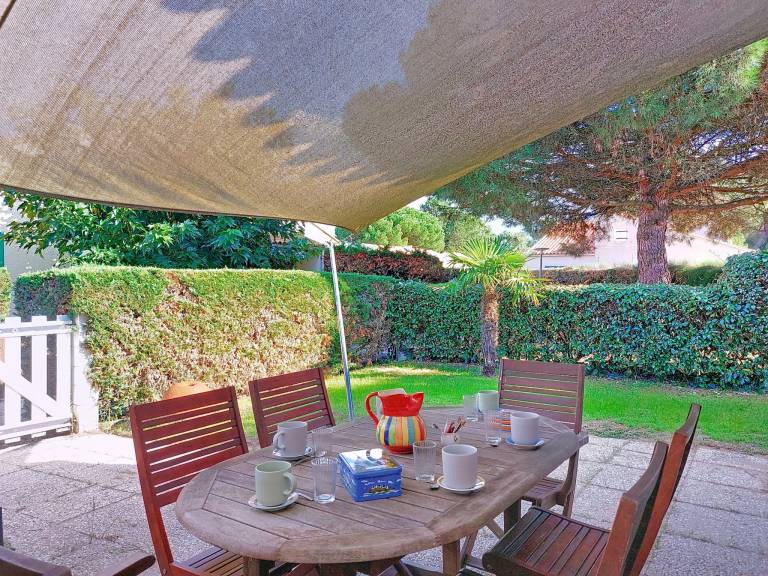 House with barbecue, patio & pool — photo 3