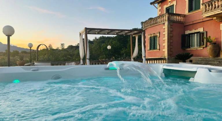 Villa with pool & jacuzzi | Pet-friendly — photo 4