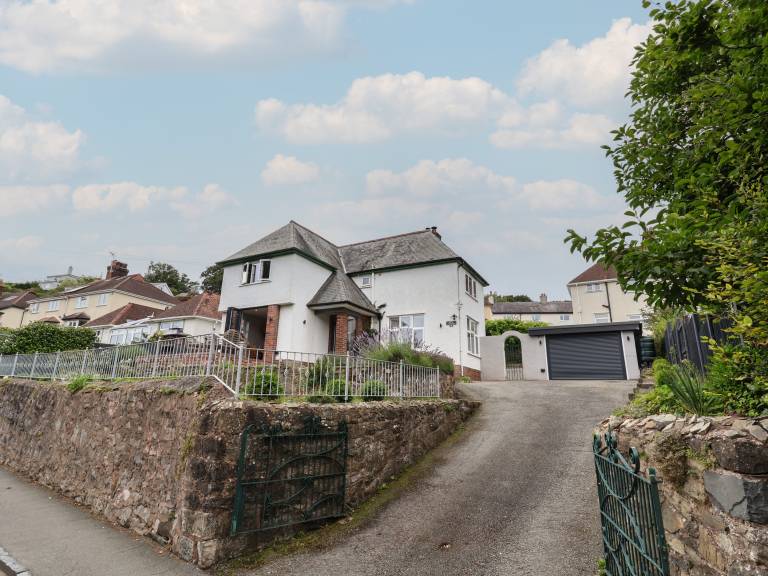 Fully equipped pleasant cottage with garden | Beach view | Pet-friendly in Conwy