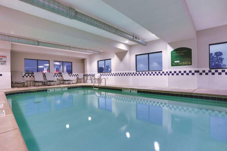 La Quinta Inn & Suites by Wyndham Batavia — photo 5