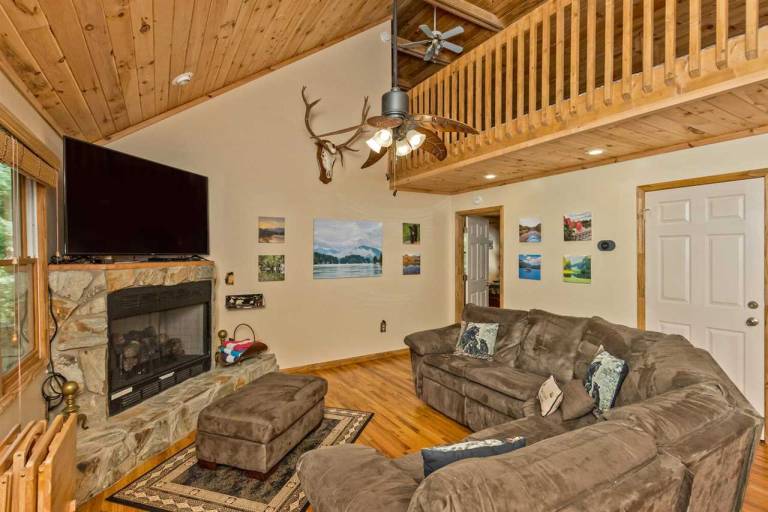 Luxury and Comfort in Lake Lure~Hot Tub~Fire pit — photo 5