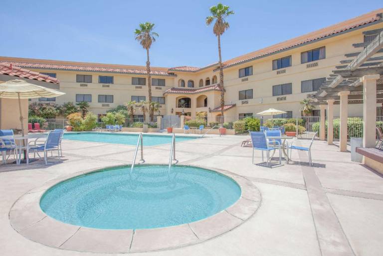 Ramada by Wyndham Barstow — photo 2