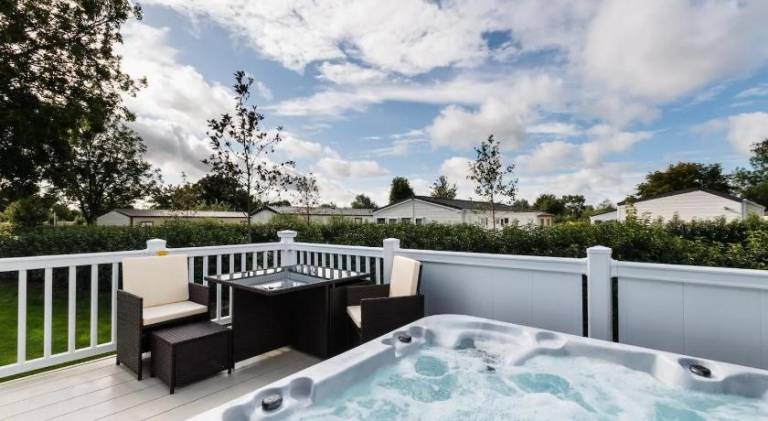 Vacation home with jacuzzi & pool in Cirencester