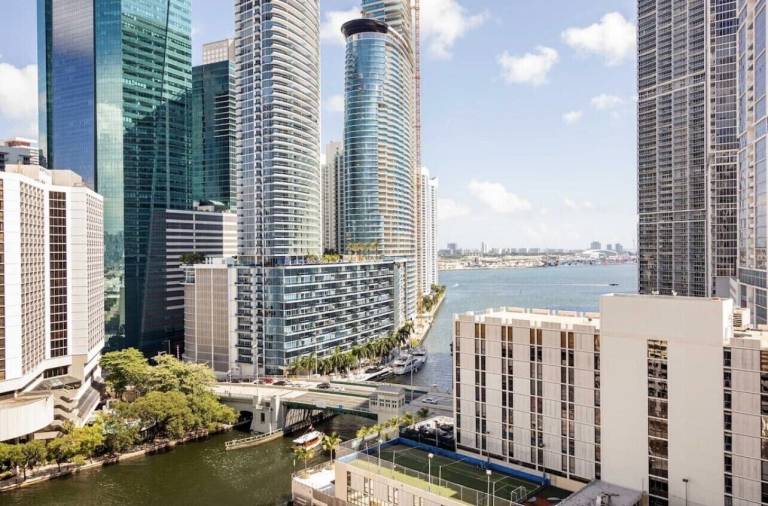 Miami Condo Rentals from $126 | HomeToGo