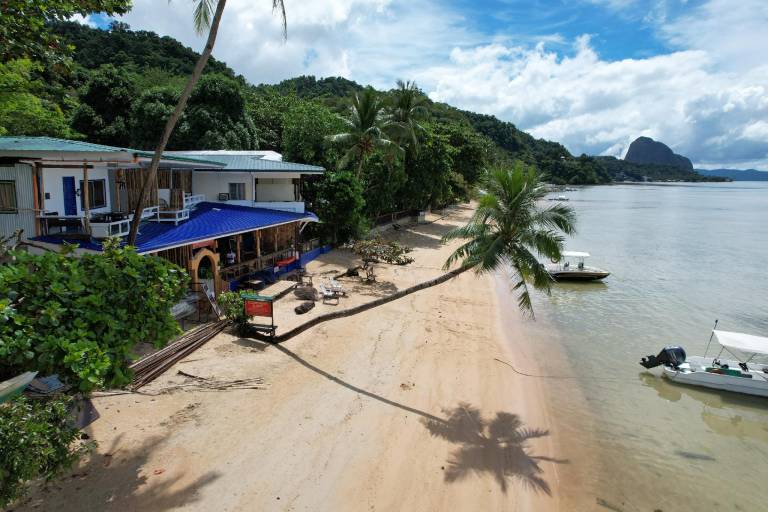 Beautiful vacation home with barbecue, yard & patio | Good for workation | Pets allowed in El Nido