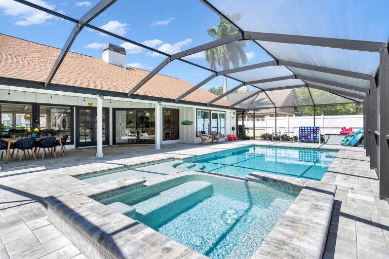 House with terrace, hot tub & private pool | Water view — photo 2