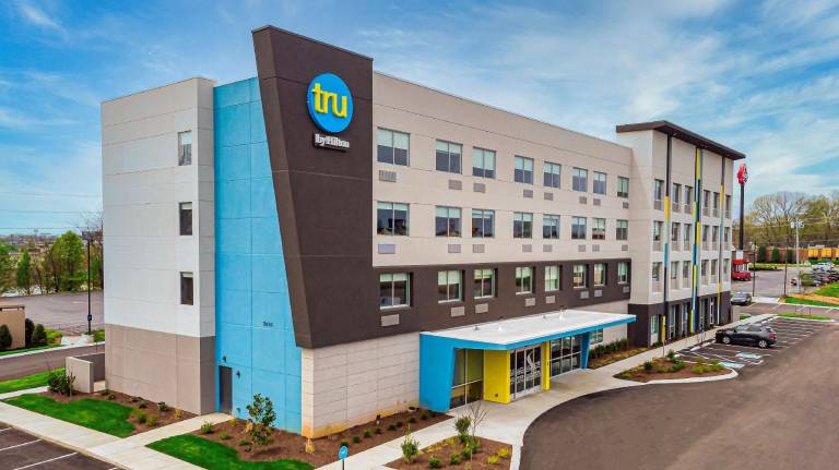 Tru by Hilton Clarksville — photo 2