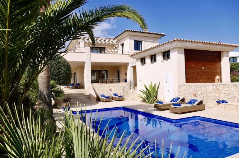 Vacation Home "Ocean Blues" with Private Pool, Shared Terrace & Wi-Fi in Santanyi
