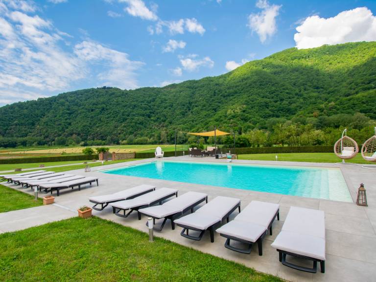 House with patio, barbecue & jacuzzi — photo 2