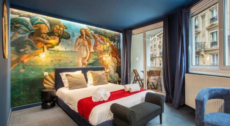 Holiday apartment with patio & jacuzzi | Next to Arc de Triomphe | Pet-friendly — photo 2