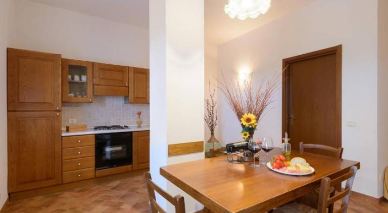 Apartment with barbecue, terrace & yard — photo 4
