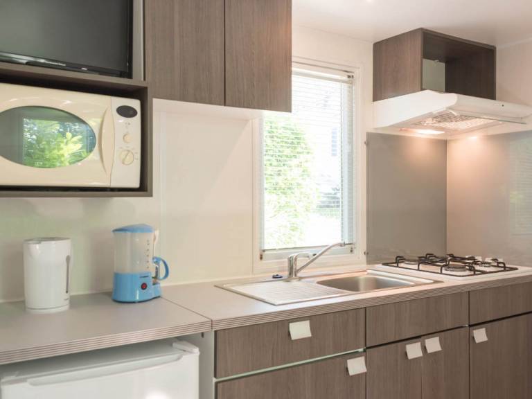 Child-friendly caravan with pool, garden & BBQ | Dogs allowed — photo 3