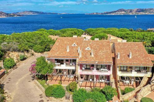Serviced apartment with patio in Palau
